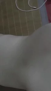 夜里睡不着偷偷潜入同村48岁大屁股熟女阿姨家操逼，好担心他老突然回来